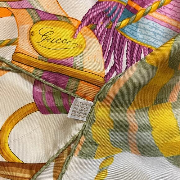 Gucci Square Silk Scarf with Logo floral & equestrian Designs Vintage 90 CM - Picture 10 of 10